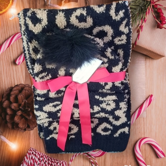 Women's Hat & Skarf Set - Picture 9 of 12